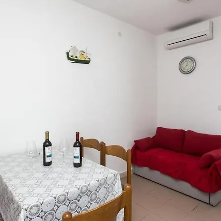 Dingac - One Bedroom With Balcony And Sea View No. 2 شقة *